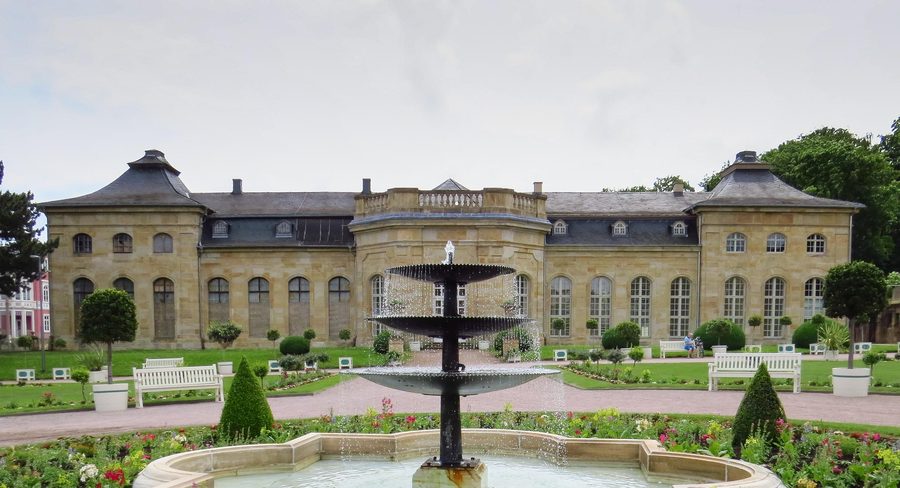 Orangerie im Schlosspark Gotha mit Brunnen